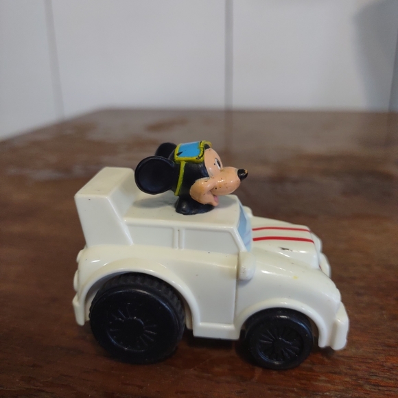 Disney 2007 Mickey Mouse Pull Back & Go white Mattel Small Toy Car - Picture 10 of 10